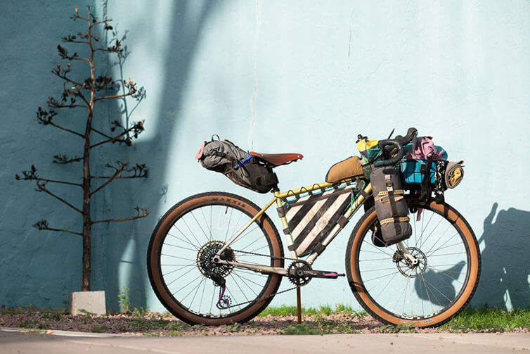 Kae-Lin Wang’s loaded Gorilla Monsoon bike, side view, in front of blue building